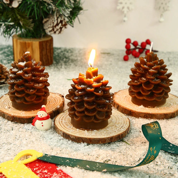 Christmas Pinecone Scented Candle Xmas Holiday Aromatherapy Candle for Festive Table Holder Decoration