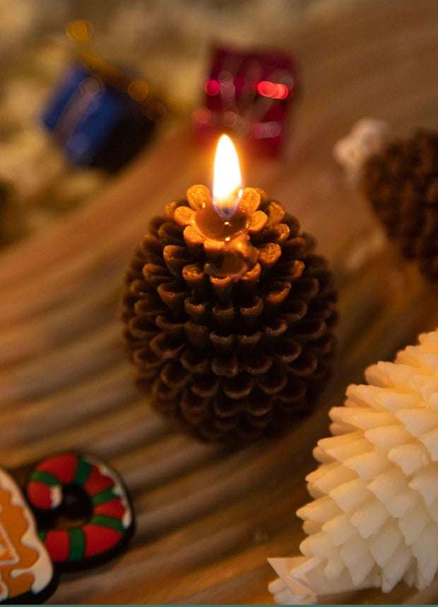 Christmas Pinecone Scented Candle Xmas Holiday Aromatherapy Candle for Festive Table Holder Decoration